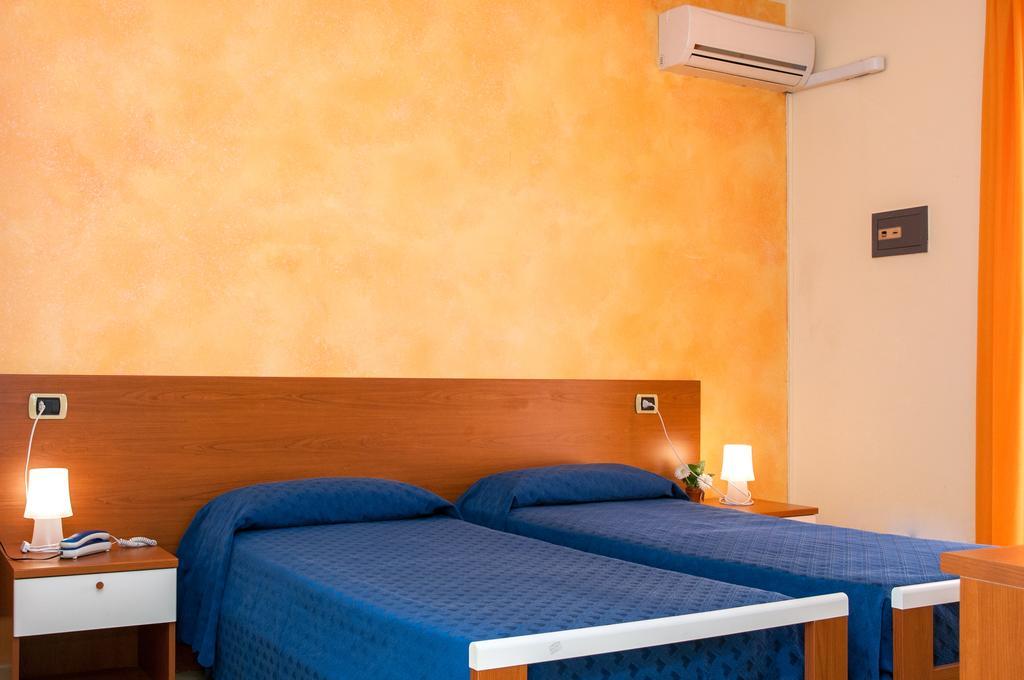 Megaron Hotel Pozzallo Rum bild